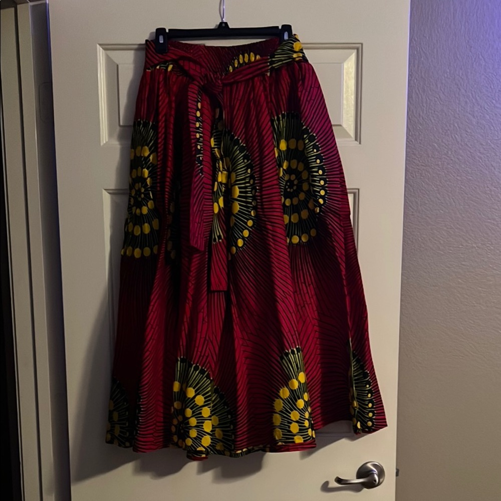 Skirt with tie belt and pockets